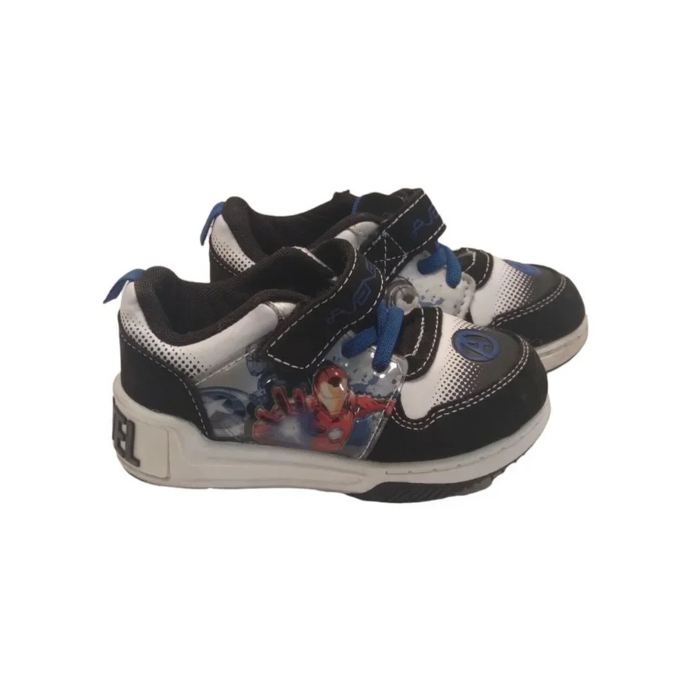 Marvel Black & White Tennis‎ Shoes Light Up While Walking Youth Size 8 Avengers